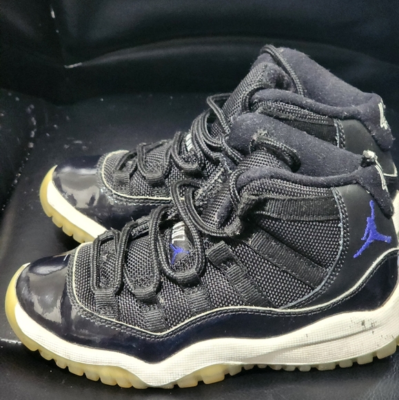 Used Jordan 11 Retro Size 11c - Picture 2 of 4